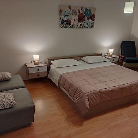 Apartment Landeka Primosten Exterior photo